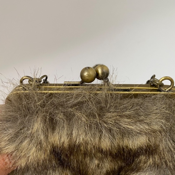 Vintage Faux Fur Small Purse With Kiss Lock To Close Short Chain Strap - Picture 3 of 8